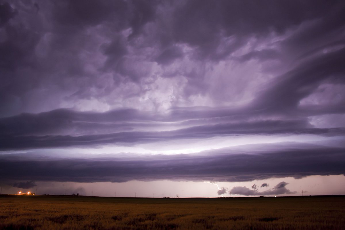 Altus5Jacobs's tweet photo. Liberal, Kansas this evening
#kswx https://t.co/xfcLE9fiog