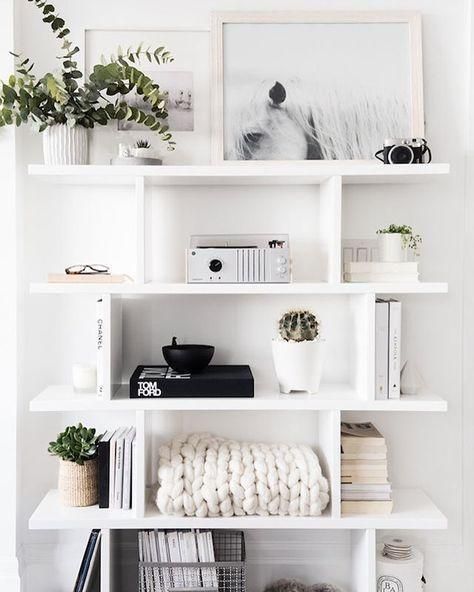 #shelfstyling is a thing! Check out my #newest blogpost to find some #inspiration ✨: walkinmysneaks.blogspot.com/2019/05/pinspi…
#interior #decor #decoration #blogger #blogging #shelfie #decorating #pinterest #pinspiration
