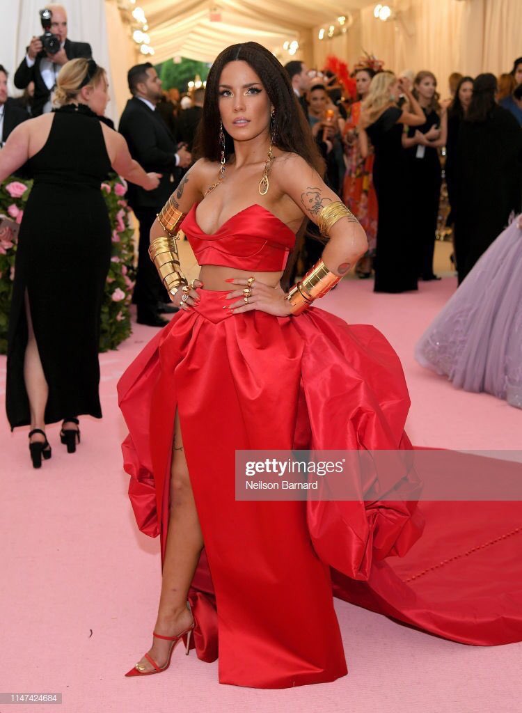 aureumhopeless's tweet photo. she really came for our fucking necks, what a bad bitch https://t.co/ITOUCWL6TQ