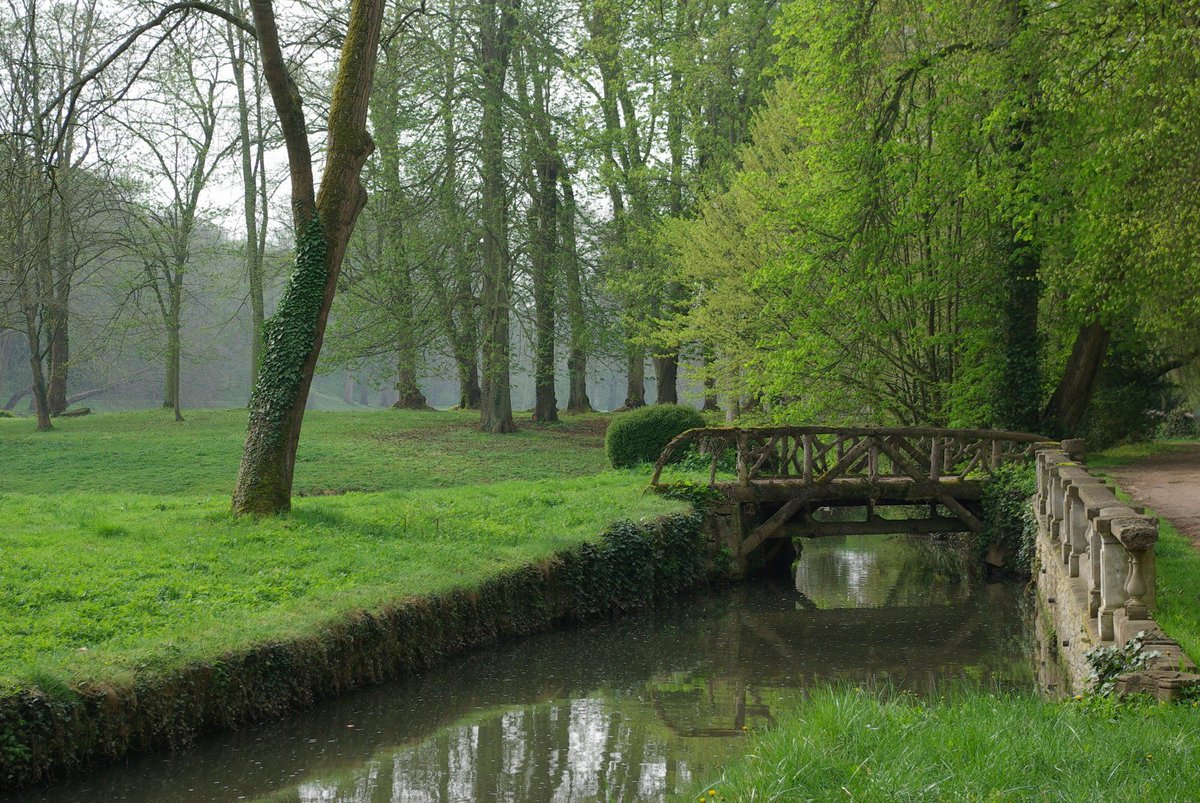 Ermenonville, le parc conçu par le marquis de Girardin, où Jean-Jacques Rousseau finit ses jours et repose encore aujourd'hui (dans l'Île des Peupliers), sera-t'il racheté par l'homme d’affaires libano-canadien Antoine Haswani pour la création d'un parc à thème avec effets laser?