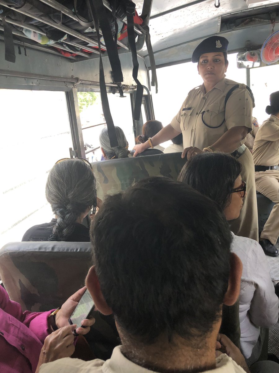 whangam's tweet photo. Top peaceful protest story: @suneetadhar: '#SC #Peacefulprotest #pushedintopolicebus #humsabsaathhain ' https://t.co/yXZD3PpycZ, see more https://t.co/Edij5irNus