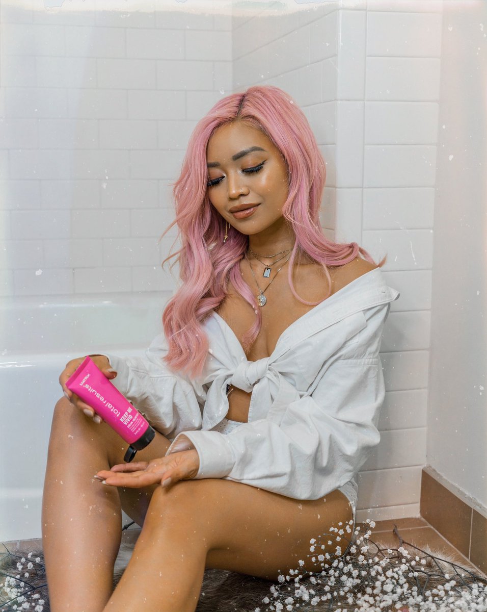 Keeping my pink hair vibrant with <a href="/matrixfamily/">MATRIX</a> #TotalResults #KeepMeVivid Color Velvetizer! I use this product on damp hair before styling to keep my hair looking nice and smooth ✨ Link here: bit.ly/PauKeepMeVivid #MatrixPartner