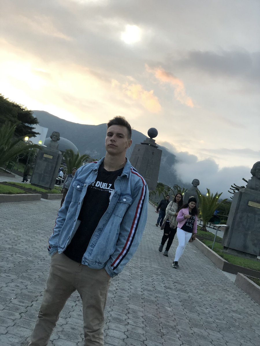 markvaleriote_'s tweet photo. Center of the Equator📍🌎 https://t.co/0JlWPCICMU