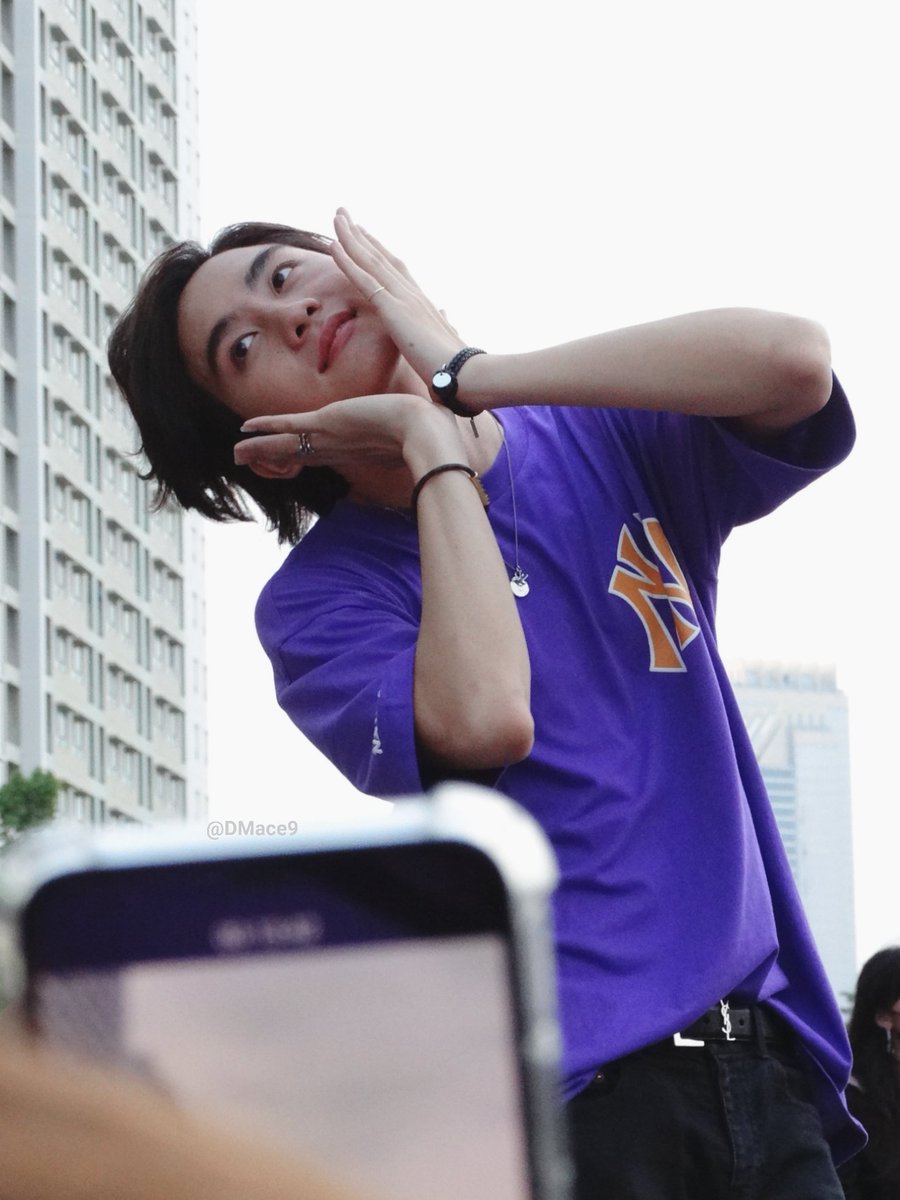 DMace9's tweet photo. น่ารักที่สุดในสามโลก 😭  อยากเจอศิวัชต้องทำยังไง
ครั้งแรกและครั้งเดียวที่ได้เจอ มีแค่รูปวันนี้แหละ ฝีมือถ่ายอาจไม่ดี แต่ตั้งใจมากๆนะ ❤️ ค่อยๆทยอยลงจนกว่าศิวัชจะเห็น 555 #หัวใจศิวัช #MarkSiwat #Memory19thofMark @Mmarksiwat https://t.co/fGMxxDEE5E