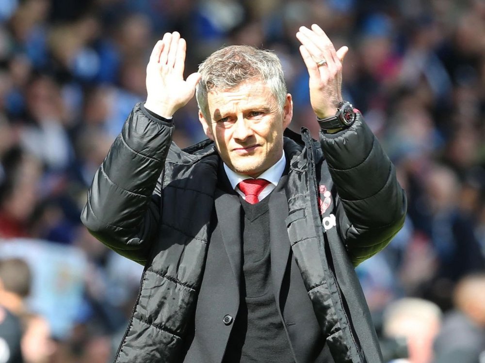 DrBKhalwale's tweet photo. It hasn't been easy watching @ManUtd lose out on the EPL title. It was painful to see them drop out of the top 4 for a place in the Champions League. But then this isn't Solskjaer's team. We have faith in Ole &amp; he must be supported fully to built his own team. https://t.co/7uw9ezYRZS