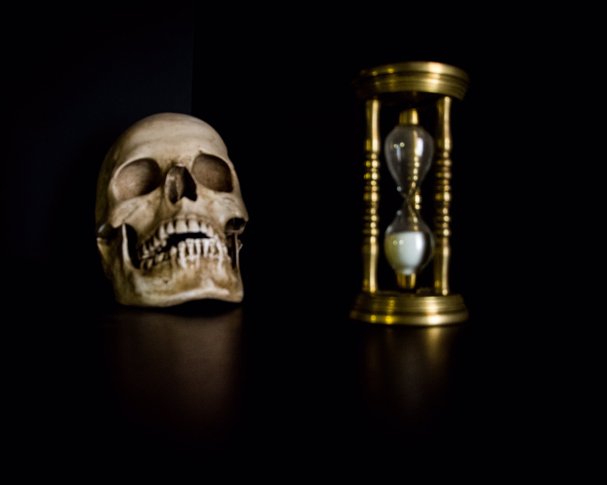 تويتر \ Logia Andrés de Vandelvira على تويتر: "“TEMPUS FUGIT” Vivir tras la muerte o morir en vida? Foto: David Almazán. #masoneria #jaen #glpa #gle #tempusfugit https://t.co/t9gCb2NUGy"