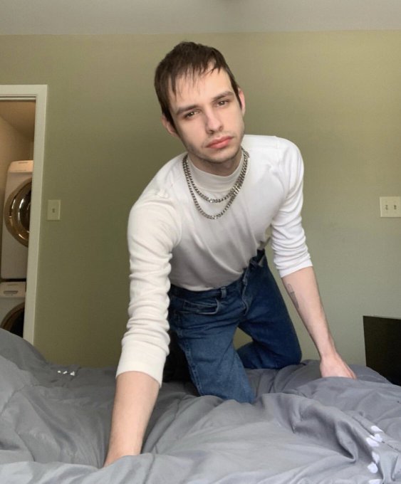 Watch 𝐌𝐚𝐭𝐭 𝐁𝐫𝐚𝐝𝐥𝐞𝐞's leaked NSFW photo on TwXstars