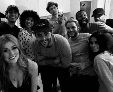 uniterdaddario's tweet photo. Indo ver os episódios agora com o coração na mão, ksks

MEDO

#ShadowhuntersChat #ShadowFam
#ShadowhuntersNaNetflix #Malec
#ThankYouShadowhunters #Sizzy
#ShadowhuntersFinale #Clace  #shadowhunterslegacy #Maruke
#Shadowhunters #MalecWedding https://t.co/zMy0URLCNV