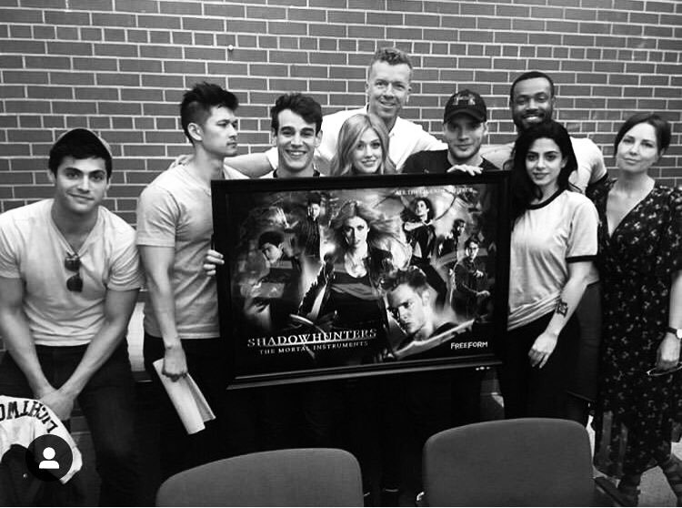 uniterdaddario's tweet photo. Indo ver os episódios agora com o coração na mão, ksks

MEDO

#ShadowhuntersChat #ShadowFam
#ShadowhuntersNaNetflix #Malec
#ThankYouShadowhunters #Sizzy
#ShadowhuntersFinale #Clace  #shadowhunterslegacy #Maruke
#Shadowhunters #MalecWedding https://t.co/zMy0URLCNV