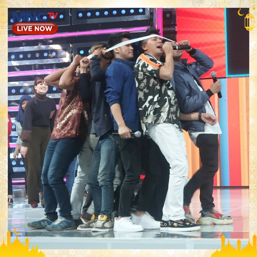 Official_MNCTV's tweet photo. Ngabuburit sambil main games seru di #ItsShowtimeINA! Ayoo.. kamu dukung tim mana di Tarung Seru & Masuk Pak Eko?
.
Stay tune terus di #ItsShowtimeINA https://t.co/TPzuHuJE2O