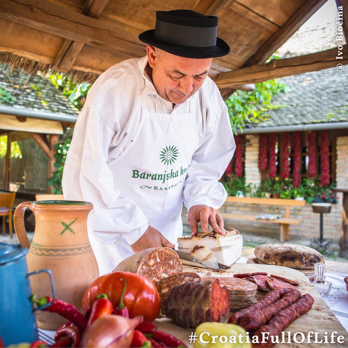 Croatia_hr's tweet photo. In #Karanac, visitors can go back into time back to a bye-gone era, where inhabitants are keepers of stories passed on from generation to generation, keeping the authenticity of the areas lifestyle when compared to the hustle and bustle of an urban area. #CroatiaFullOfFlavours https://t.co/LqFCBZRwRN