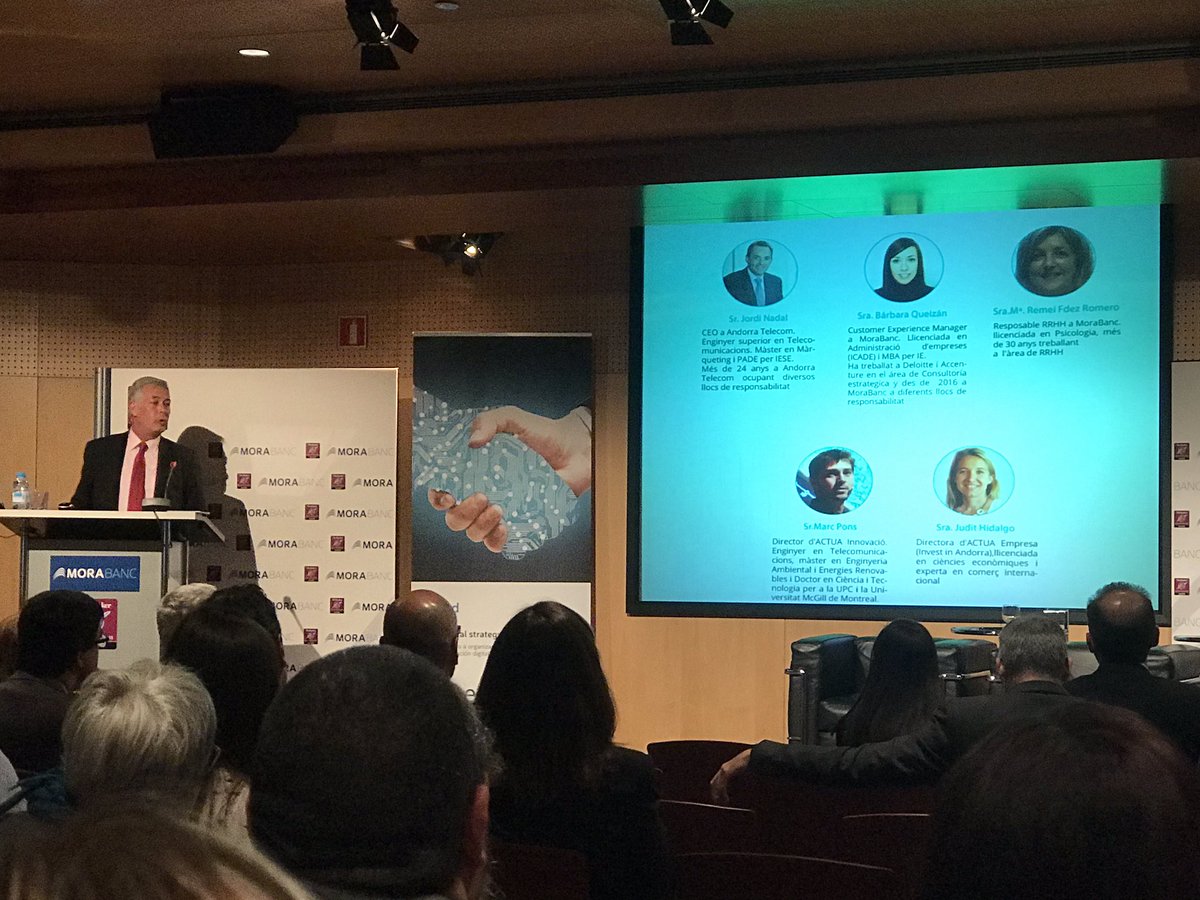 scunill's tweet photo. #indexmaduresadigital19 Digitalització vs Transformació digital. No, no, no és el mateix! La 1a forma part de la 2a. Bona iniciativa per impulsar que les empreses andorranes es transformin, es reinventin i avancin!!!! @cambracomerc @MoraBanc @InstitutoIniced @IniciativaActua https://t.co/QtLFcgIK9z