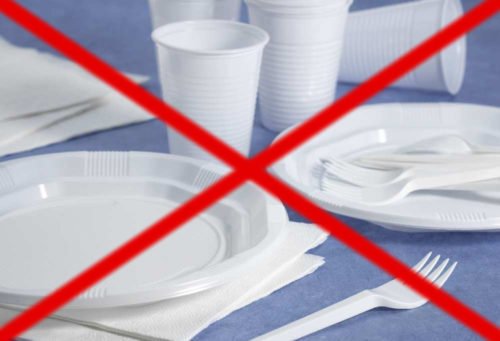Минприроды готовит запрет на продажу одноразовой посуды из пластика.

Давно пора это было сделать, весь мир постепенно начинает переходить на биоразлагаемые компоненты, а мы, что то поздно спохватились за это. Еще и пакеты нужно бумажные в магазинах продавать, а не пластиковые.
