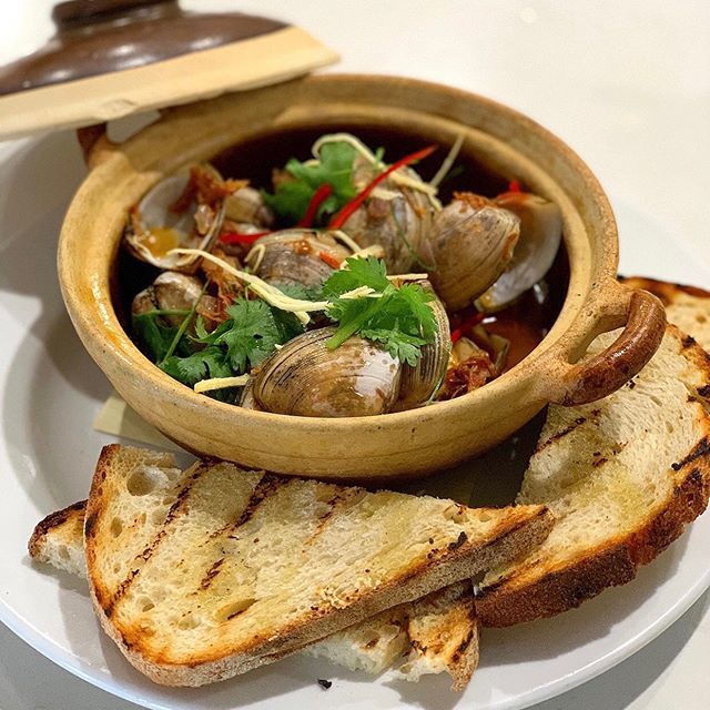 LordNelsonBrew's tweet photo. It may be Curry Night but à la carte is still available and it's the perfect weather for New Zealand Pipis in XO sauce 🤤 #sydneyeats #sydneyrestaurant #lordnelsonbrewery https://t.co/zLCqegybwh https://t.co/12Uk4hXUqg