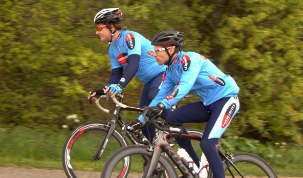 Farm Frites Fietstocht voor het goede doel  - groothellevoet.nl/lees/96144/tit…