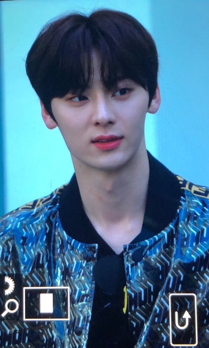 daisy_MinHyun's tweet photo. 190507 젠틀몬스터 #뉴이스트 #민현 #황민현 https://t.co/8uCm9Fasaf