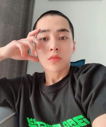 Nimungg's tweet photo. Selamat atas kembali nya Kyuhyun oppa, Penantian elf selama 9 tahun tak sia² @GaemGyu #KYUHYUN  #KyuHyunComeBack #SuperJunior #ChoKyuhyun #sj
Semoga xiumin oppa bisa menjalankan tugasnya dengan bijak @weareoneEXO 
#XIUMIN_always_you #XIUMIN #XiuminFreezeTime #EXO https://t.co/F14tIkHcUS