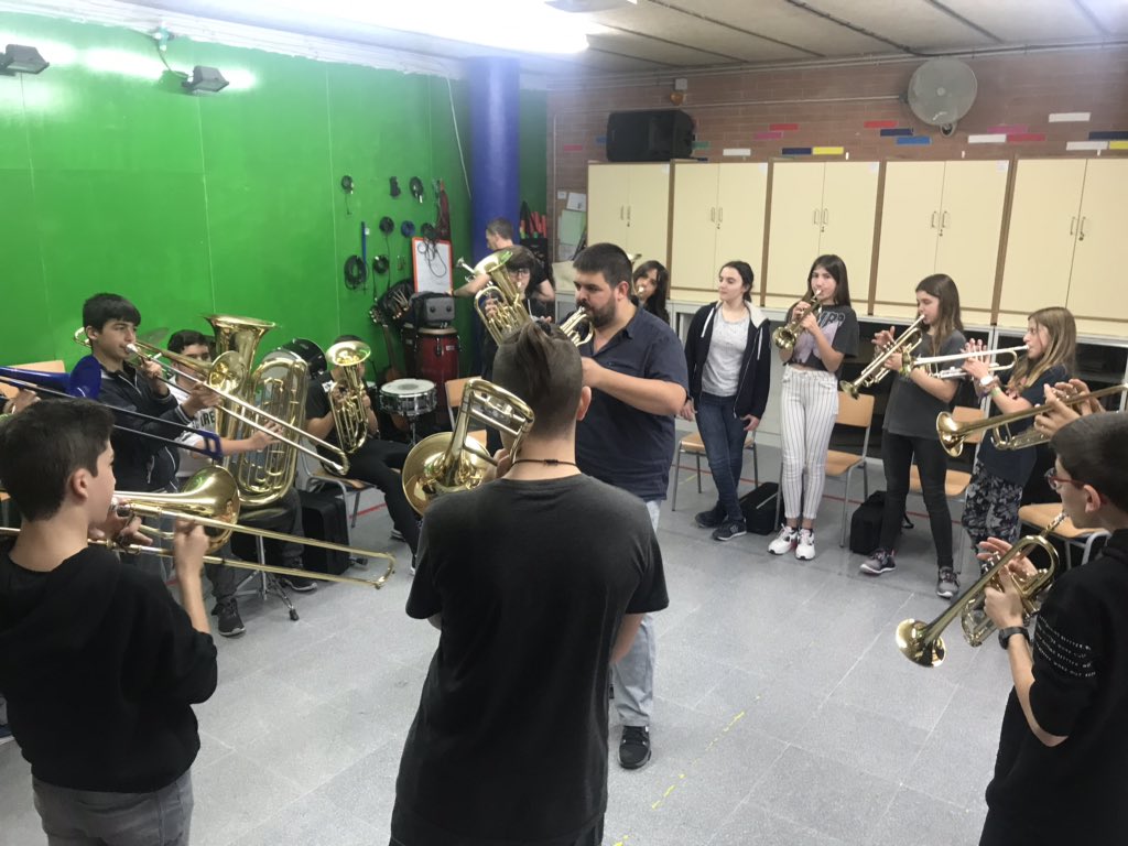 Educació i Mediació Artística ESMUC (@pedagogiaesmuc) on Twitter photo Aquesta setmana ens acompanya el prof. #MaxTabell de la #SibeliusAcademy <a href="/Taideyliopisto/">Uniarts Helsinki</a> Ahir vàrem visitar l’<a href="/Oriol_Ferre/">Oriol Ferré Puntos</a> de l’EMM <a href="/Ajcastellbisbal/">Ajcastellbisbal</a> i el seu projecte de #brassband Aquesta setmana ens acompanya el prof. #MaxTabell de la #SibeliusAcademy <a href="/Taideyliopisto/">Uniarts Helsinki</a> Ahir vàrem visitar l’<a href="/Oriol_Ferre/">Oriol Ferré Puntos</a> de l’EMM <a href="/Ajcastellbisbal/">Ajcastellbisbal</a> i el seu projecte de #brassband