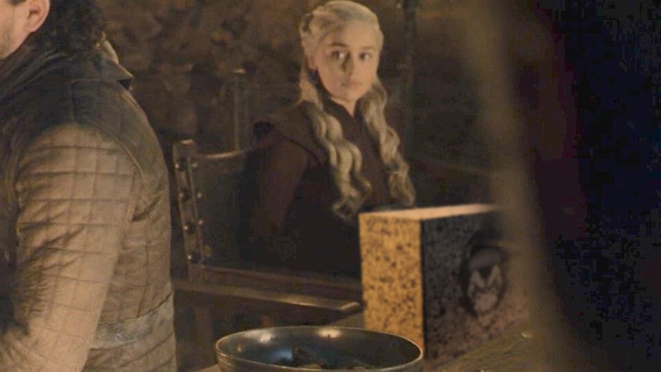 Nem a Daenerys conseguiu esperar para abrir a Player Surprise Box! 🙌🏼 E tu, já abriste a deste mês?
#GOT #Daenerys