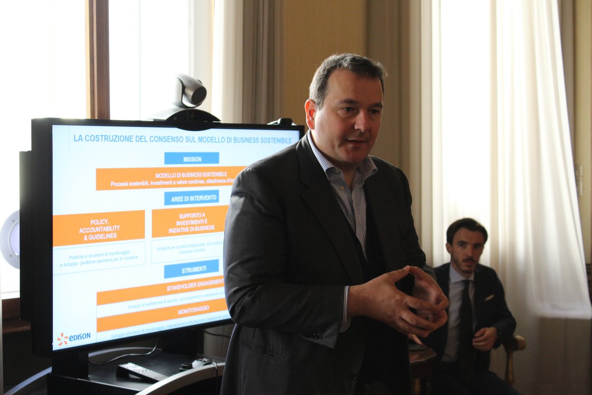 SAFE_energia's tweet photo. #EdisonDay I partecipanti al #Master in Gestione delle Risorse Energetiche ospiti della sede romana di @Edison4Gov per parlare di affari istituzionali, regolazione e #sostenibilità insieme a @marcomargheri #edison e @PaoloDErmo @WEC_Italia https://t.co/R2kIEDPpZ3