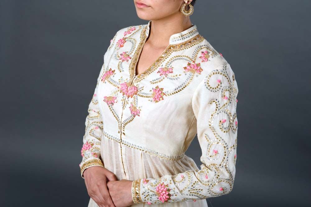 designindiamag's tweet image. Fashion designer Anupama Bose on Indian craft technique 'leheriya' and her love for embroidery. Read this story in POOL 96: buff.ly/2vC427W

#poolmagazine #pool9 #leheriya #embroidery #indianfashion #fashion #fashiondesigner #textiledesigner #followindipoolmag