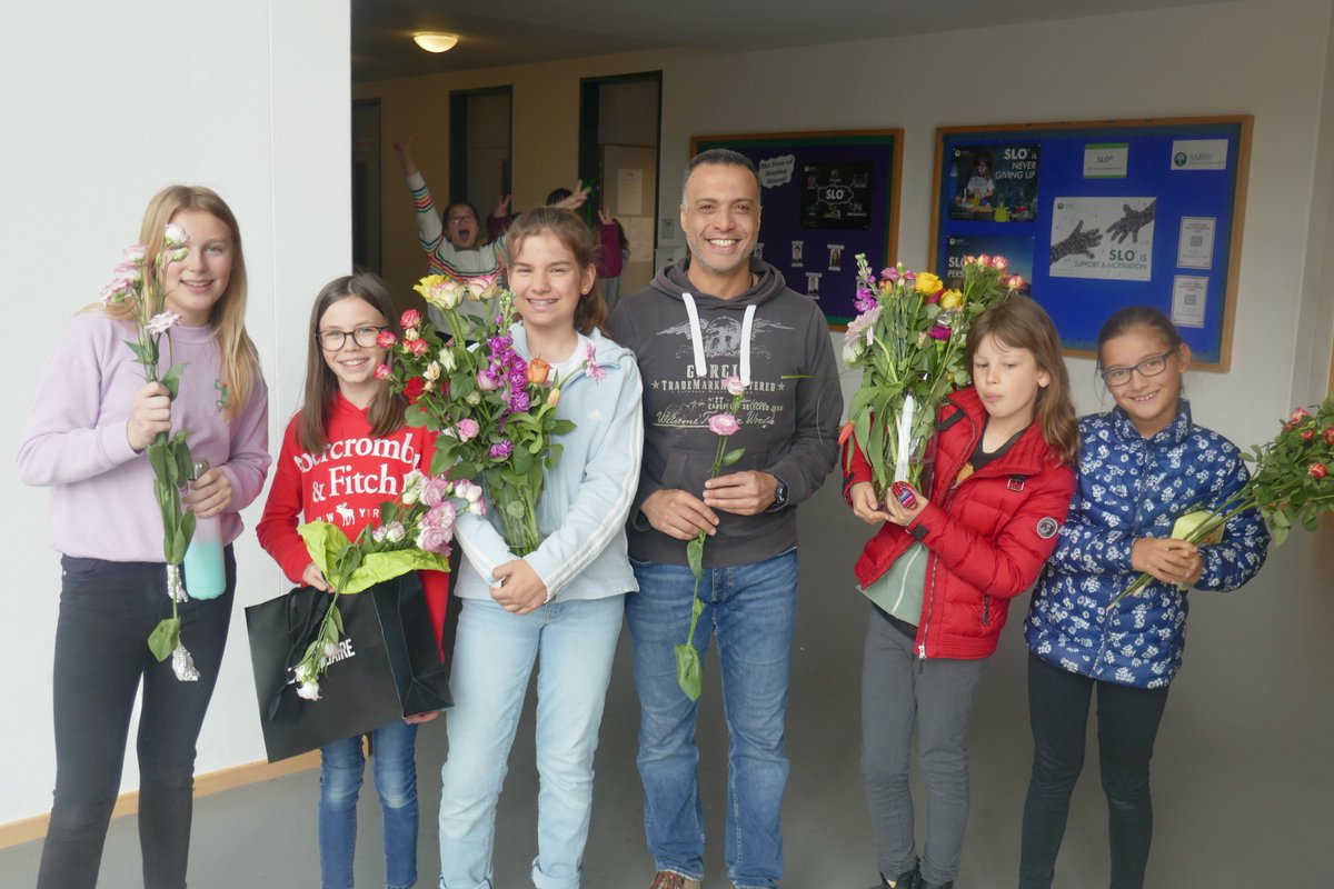 ISR_Neuss's tweet photo. Today, our wonderful Parent Network organized a #Staff Appreciation Day! This small token of appreciation means a lot to all of us working at #ISR and brought a big smile to everyone’s face. Thank you all! 🌷🌸🌼🌻 https://t.co/TAj4WKVyt0