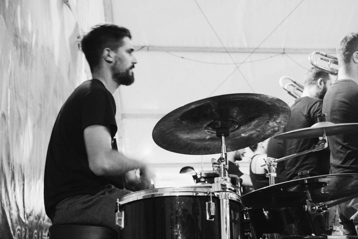 CarlesMaster's tweet photo. Aquí siendo el mejor batería de la safor. Quién se pica? #drumming #thebest #zultan #bateriaconchaly #hazbienlasglorietas https://t.co/vJWW1ihZ7F