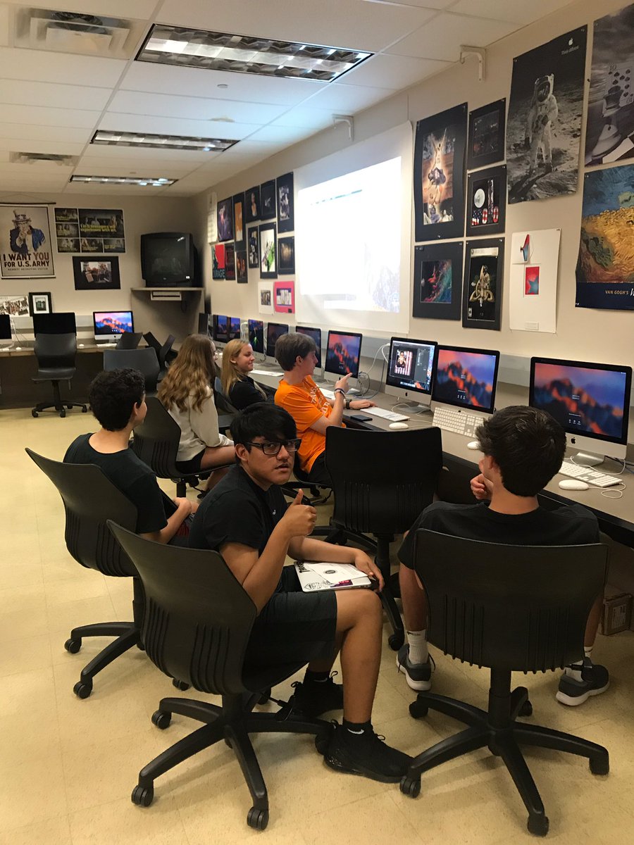 logan_4_pres's tweet photo. The team working together on the campaign #voteforlogan πΊπΈ https://t.co/dk0N2l09B2