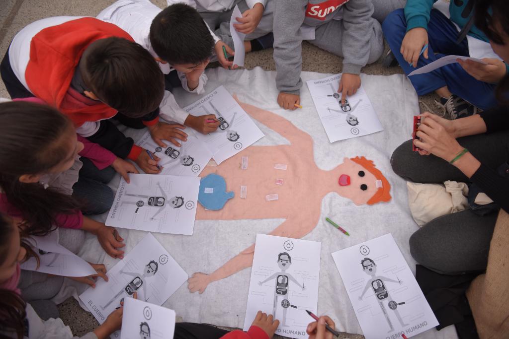 #ProyectoAguaSegura A través de talleres y actividades divertidas, alumnos y alumnas de 4to grado aprenden sobre la necesidad de mantenerse hidratados.