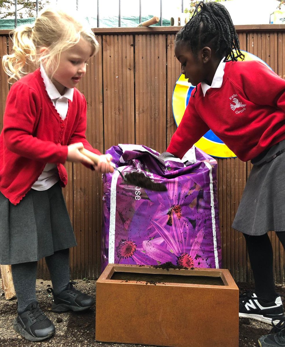 KG_Sydenham's tweet photo. @getpotted_com donated 8 planters to #KelvinGrove. The children in reception have planted flowers and strawberries so far. Thank you so much #GetPotted https://t.co/om00kXCDPZ