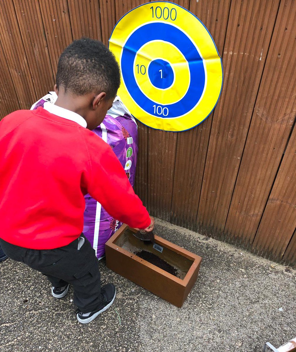KG_Sydenham's tweet photo. @getpotted_com donated 8 planters to #KelvinGrove. The children in reception have planted flowers and strawberries so far. Thank you so much #GetPotted https://t.co/om00kXCDPZ
