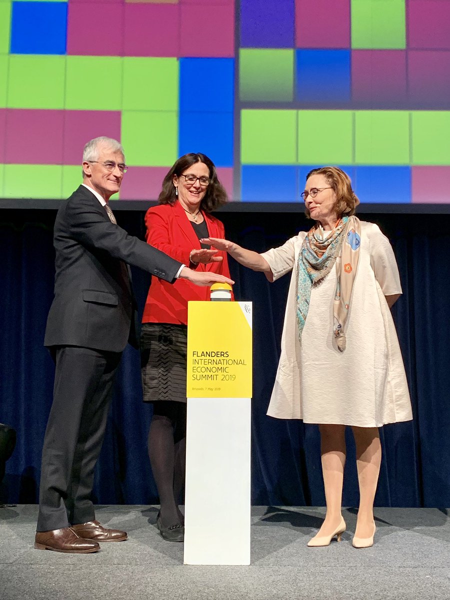 GeertBourgeois's tweet photo. Vlaanderen is vaak nog te bescheiden over zijn kwaliteiten. Het is niet voldoende om goed te zijn, we moeten het ook tonen. Daarom lanceerde ik samen met EU-commissaris @MalmstromEU en @FlandersTrade nieuwe branding tools #VlaanderenVersnelt 👉 https://t.co/88IUvspLtD https://t.co/baCdS9PV7i