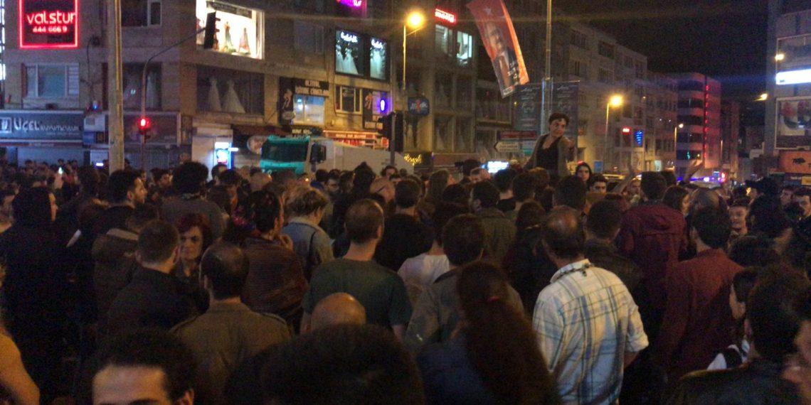 İSTANBUL UNUTMA SAAT 21:00
Kadıköy Boğa Heykeli saat 21.00
BEŞİKTAŞ Kartal Heykeli saat 21.00
Esenyurt Depo Üst Geçit saat 21.00
Sarıyer Büyükdere Meydan saat 21.00
Okmeydanı MŞP Sağlık Ocağı önü saat 21.00
Piyalepaşa Meydan saat 21.00
Nurtepe Sokullu Caddesi saat 21.00