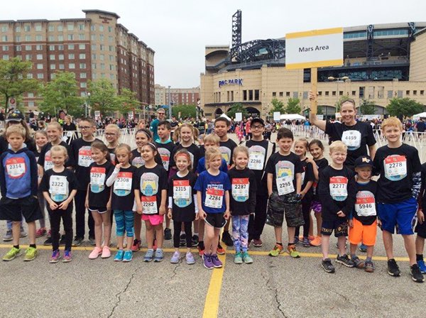 MarsAreaSD's tweet photo. 🏅WAY TO GO!! The MASD ‘Kids of Steel Team’ and their families participated in the 1.2 mile Chick-fil-A Pittsburgh Kids Marathon on May 4. For more information on the program, check out: https://t.co/cXXVZhLbot #greatthingstodo #marsarea #kidsofsteel https://t.co/appAyn9u88