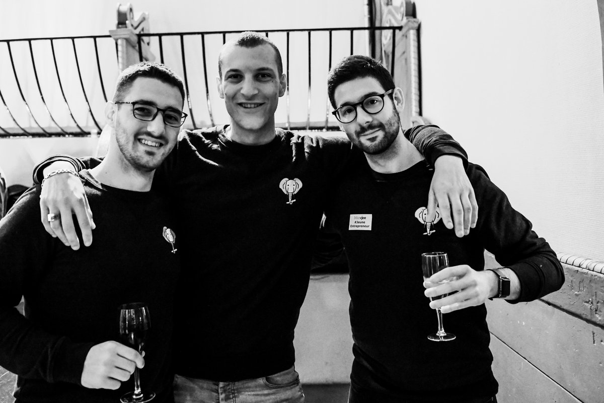 Remembr_App's tweet photo. Retour en image de la soirée de remise des prix du concours MoovJee 2019 !
Remembr était présent comme mentoré 🐤 mais également comme partenaire 🔥 pour ces entrepreneurs adeptes de networking ! https://t.co/Cphjlt8cn1