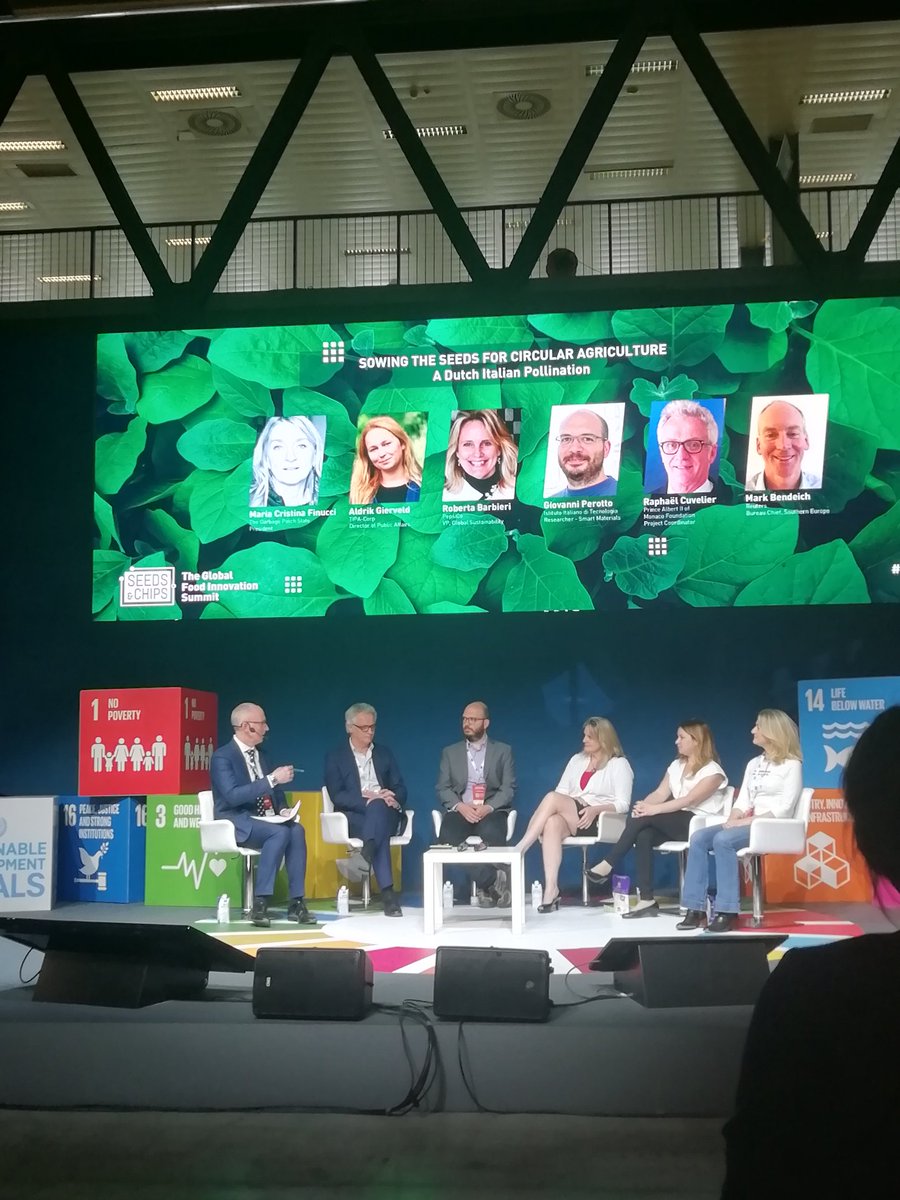IITalk's tweet photo. Just started the panel with our researcher Giovanni Perotto #SmartMaterialsLab "More than just straws: the challenges and solutions for reducing plastic wastes" #SeedsAndChips #SAC19 #AgTech #FoodInnovation https://t.co/XP5E2mfsmX