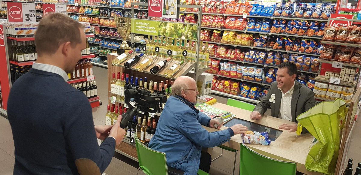 Vakcentrum's tweet photo. Filmopnamen bij finalisten ZO²Z Award 2019-2020. Wie steun jij tijdens de Dag van het #Vakcentrum? PLUS Giel Smits (@PLUSSMITSCBORG), Albert Heijn Franeker (@AH_Franeker) en Jumbo Froukje Sloot (@C1000stadsk) strijden om de titel. https://t.co/O60QXuhipe #Vakcentrum #ZO2ZAward https://t.co/7iqVglW8Qj