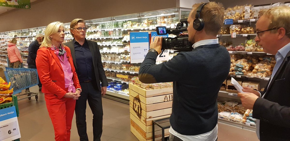 Vakcentrum's tweet photo. Filmopnamen bij finalisten ZO²Z Award 2019-2020. Wie steun jij tijdens de Dag van het #Vakcentrum? PLUS Giel Smits (@PLUSSMITSCBORG), Albert Heijn Franeker (@AH_Franeker) en Jumbo Froukje Sloot (@C1000stadsk) strijden om de titel. https://t.co/O60QXuhipe #Vakcentrum #ZO2ZAward https://t.co/7iqVglW8Qj