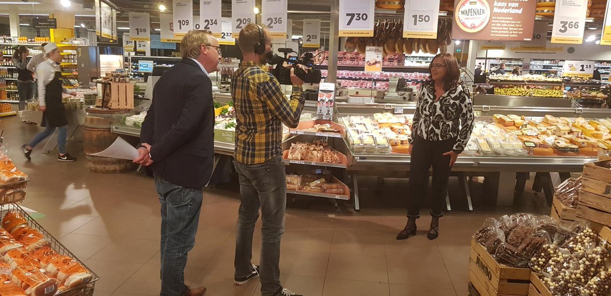 Filmopnamen bij finalisten ZO²Z Award 2019-2020. Wie steun jij tijdens de Dag van het #Vakcentrum? PLUS Giel Smits (<a href="/PLUSSMITSCBORG/">Plus Smits Culemborg</a>), Albert Heijn Franeker (<a href="/AH_Franeker/">AH-Franeker</a>) en Jumbo Froukje Sloot (<a href="/C1000stadsk/">JUMBO Froukje Sloot</a>) strijden om de titel. vakcentrum.nl/dagvanhetvakce… #Vakcentrum #ZO2ZAward