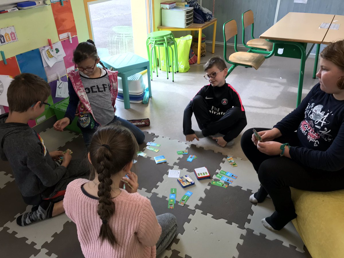 CFranchevelle's tweet photo. Au programme de nos activités ritualisées du matin : on joue, on joue, on joue mais surtout ON CONJUGUE, ON MULTIPLIE, ON ORTHOGRAPHIE... #onsamusetrop #ateliers #apprendreensamusant 🎲💭💛 https://t.co/cnRAuDLtQJ