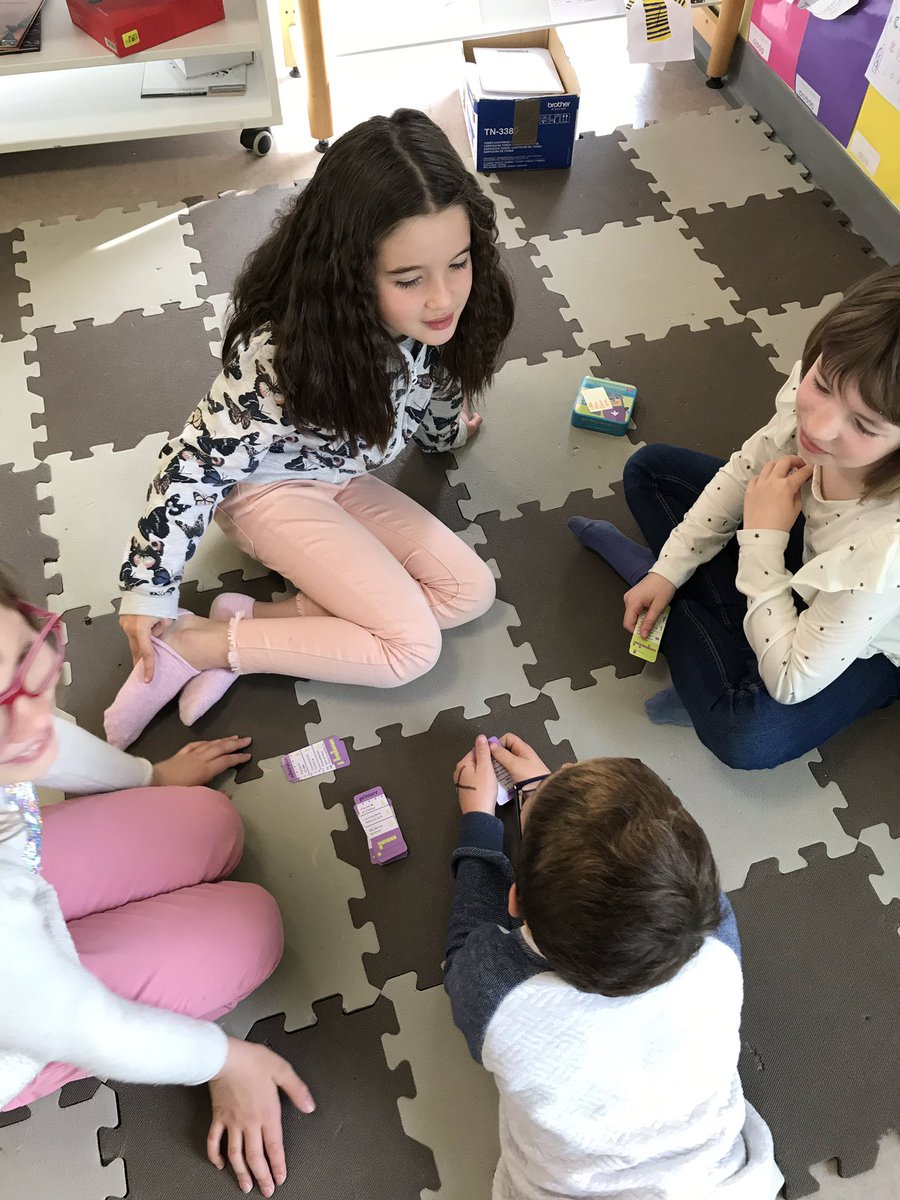 CFranchevelle's tweet photo. Au programme de nos activités ritualisées du matin : on joue, on joue, on joue mais surtout ON CONJUGUE, ON MULTIPLIE, ON ORTHOGRAPHIE... #onsamusetrop #ateliers #apprendreensamusant 🎲💭💛 https://t.co/cnRAuDLtQJ