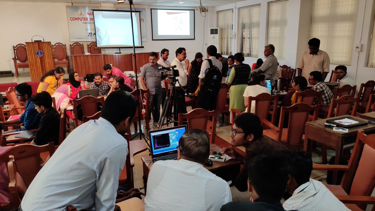CSparkResearch's tweet photo. Scenes from the #Expeyes17 teacher training workshop organised by #UOC, kerala . Study of acoustics and rectifiers
@expeyes @hackaday @_gnovi
#oshw https://t.co/FuSsMKa25e https://t.co/xVCqtLRCVE