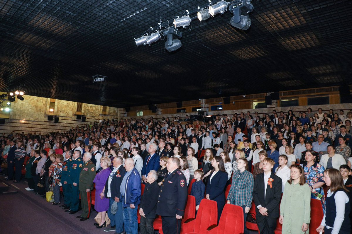 muzeypobedy's tweet image. Торжественная церемония награждения победителей VI Московской метапредметной олимпиады «Не прервется связь поколений» состоялась в Музее Победы. Во время мероприятия представили фрагменты лучших сочинений, и прозвучали стихи и песни военных лет.
#музейпобеды #нашвыборпобеда