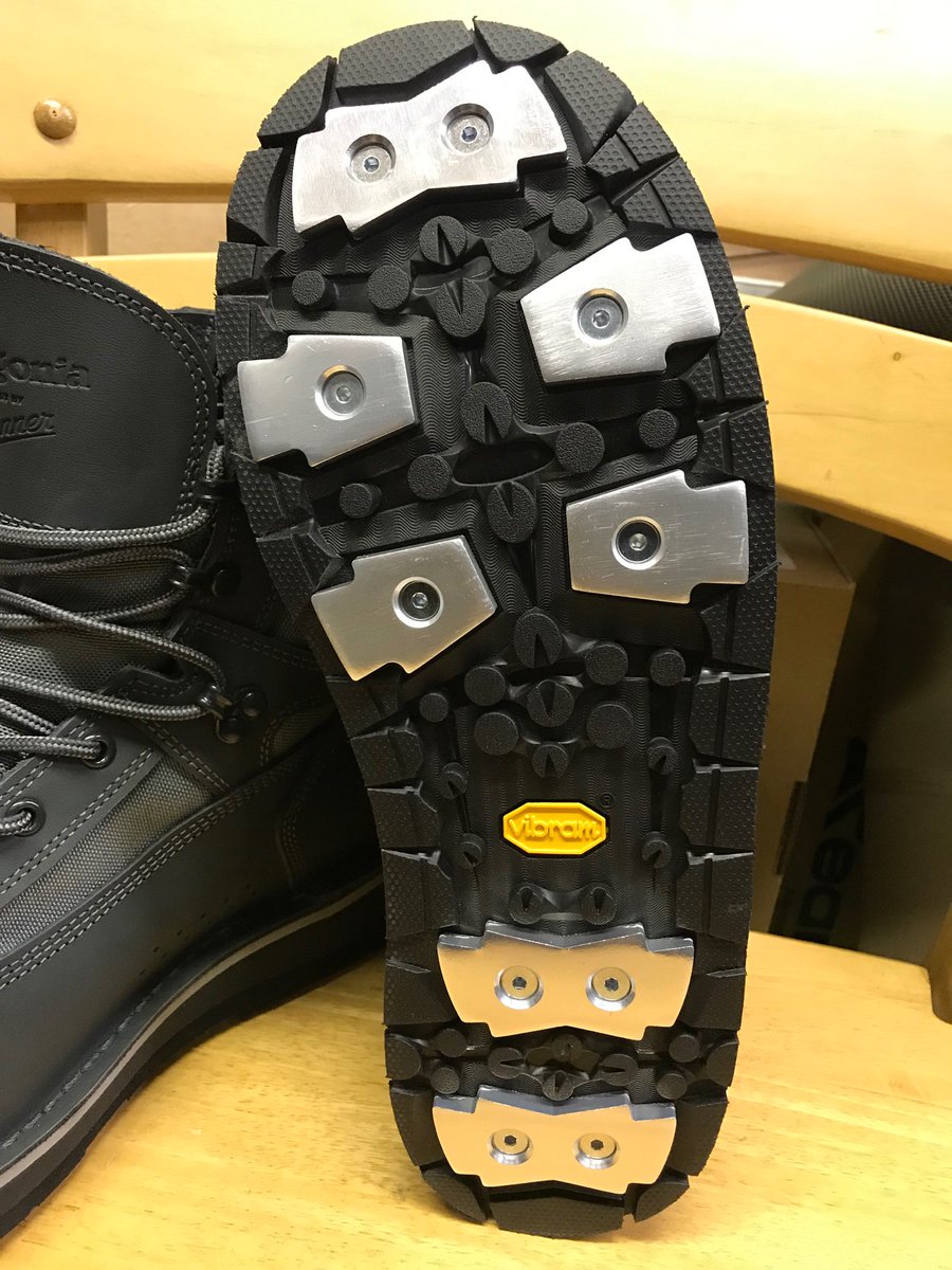 Lunker S ランカーズクシロ على تويتر パタゴニア ダナー コラボ のウェーディングシューズ 想像以上に人気のようです 当店では フエルトソール と アルミニウムバー の2種類在庫してます アルミニウムバーは前作よりグリップ力が増したとのこと 私は前モデル