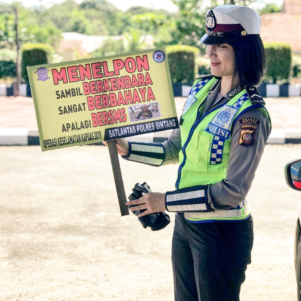 ndorokakung's tweet photo. Demi keselamatanmu, ingat pesan ini ya, gaes... #polwantime https://t.co/nmWKz53yca