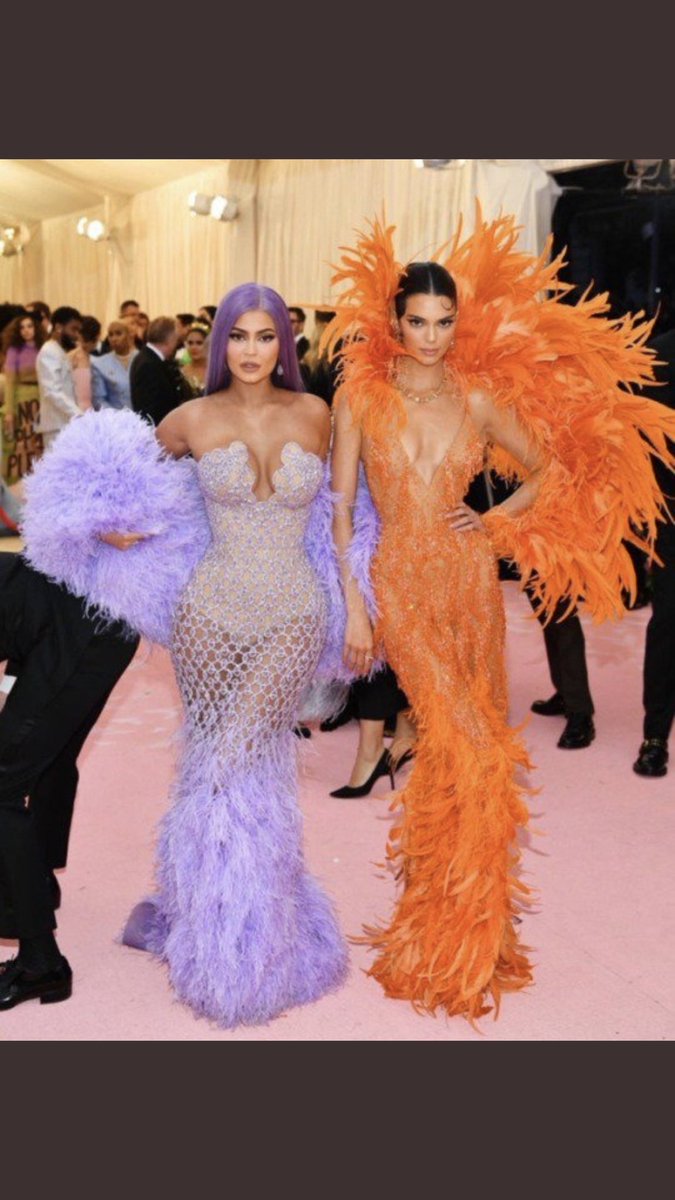 Guyntoti_'s tweet photo. I knew something looked familiar #MetGala https://t.co/J8dqCVPihG