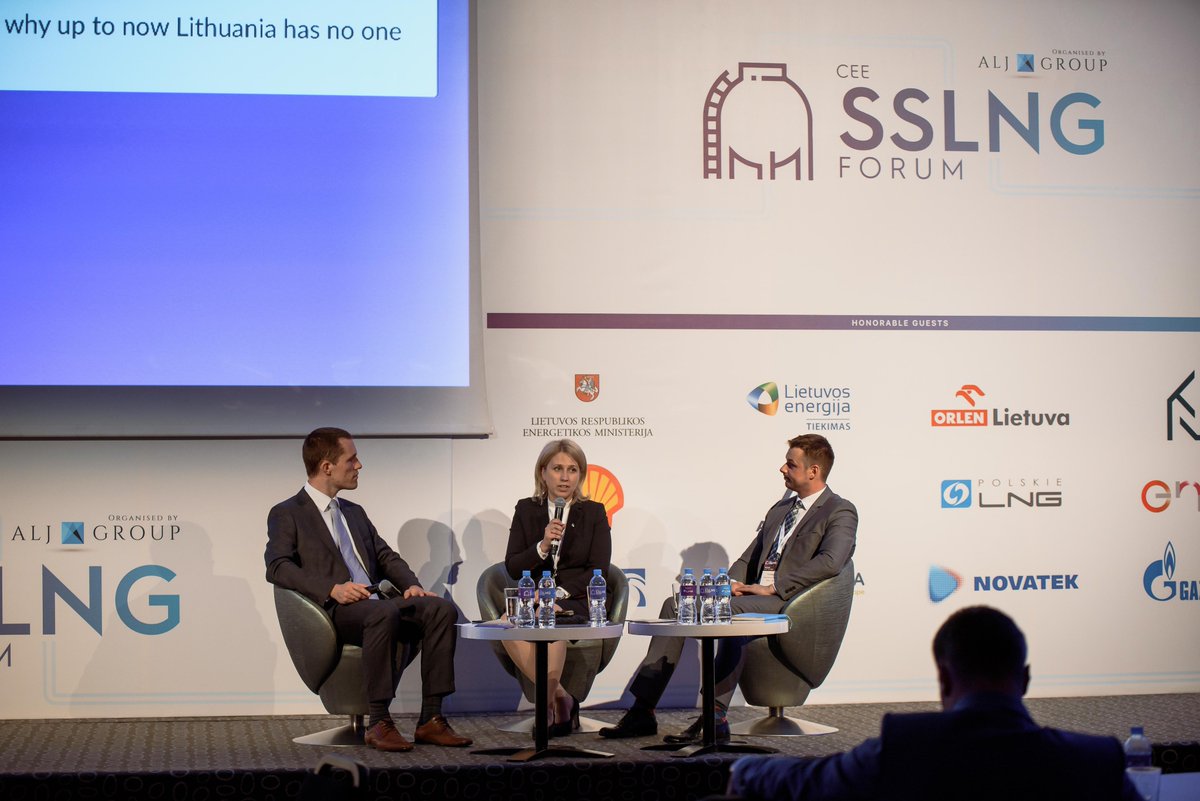 CeeSslng's tweet photo. Panel 2 of #CEEssLNGForum: Small-Scale Lng Terminals – Their Contribution to Gas Market Diversification
MODERATOR: Kwinten Standaert ( @GIEBrussels )
PANELISTS:
▪️ Adam Łupkowski ( @PolskieLNG )
▪️ Jurgita ŠIlinskaitė - Venslovienė ( Klaipedos NAFTA) https://t.co/QUWKKZD558