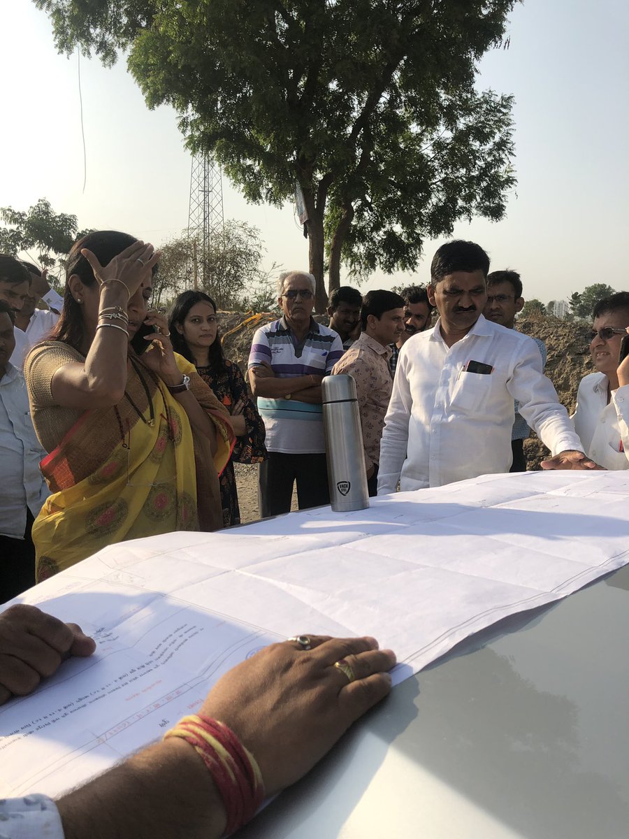 SusHousing's tweet photo. #Day1 update honourable MP @supriya_sule visited #Sus #Mhalunge #VibyorRoad @SusHousing to resolve the disputes of farmers and land acquisition. She ensured the road work will resume soon and @OfficialPMRDA will work on war-foot basis to complete promised target of 15th Aug https://t.co/orsaxSJhPx
