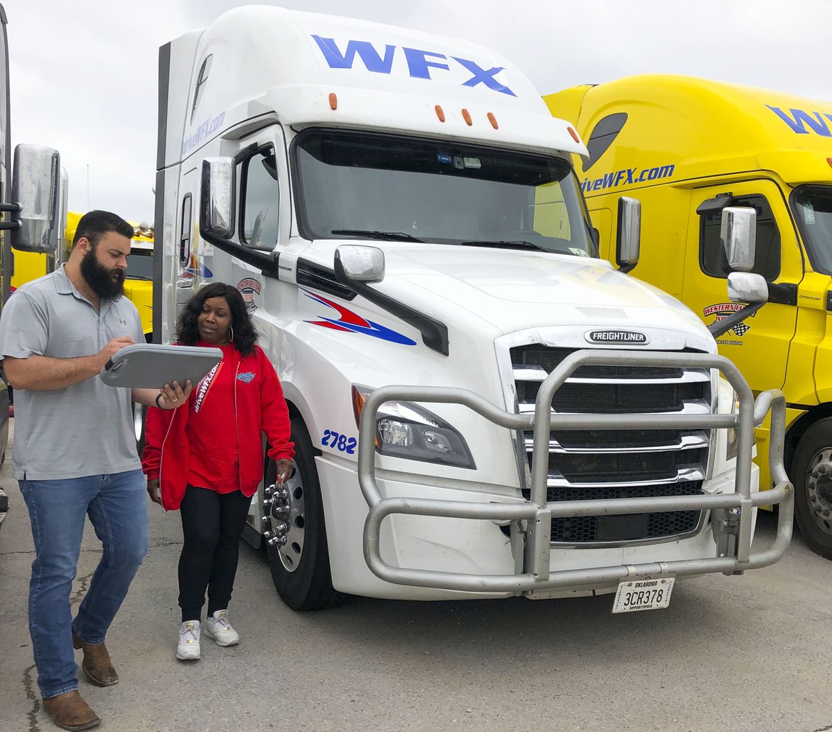 driveWFX's tweet photo. Ready to get on your way to Owner-Operator?
Bring your skills to WFX. We help build careers in trucking.
Deirdre started with us this week - our transition team got her into her new Cascadia, and she's on the road!
#driveWFX #CDLDriver #cdlcontractor
#womenintrucking #careers https://t.co/EnYmXD5adl