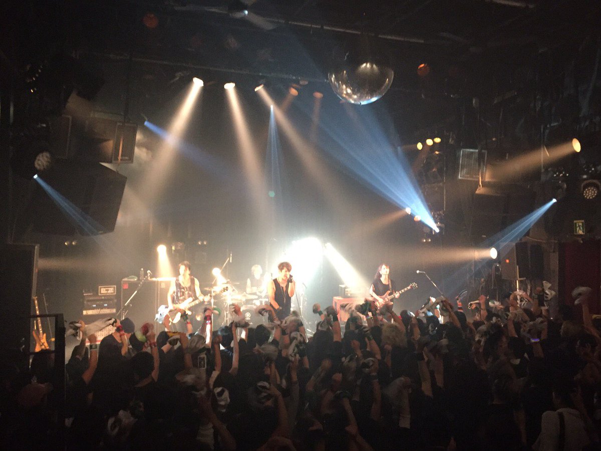 21g_official's tweet photo. 1st LIVE DVD「ENGAGEMENT」完売しました。ありがとうございました！

引き続き、2nd DVD「FINAL Genoration」は販売しておりますが、その他、残りわずかな商品もございますので、お買い求めご希望の方は、お早めにご利用ください。

https://t.co/BJHuT9M4RF https://t.co/H4kSbGYvYU
